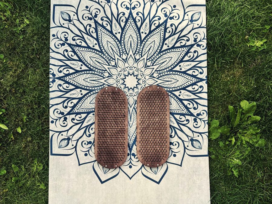 Sadhu Board – Nagelbrett mit bloßen Füßen